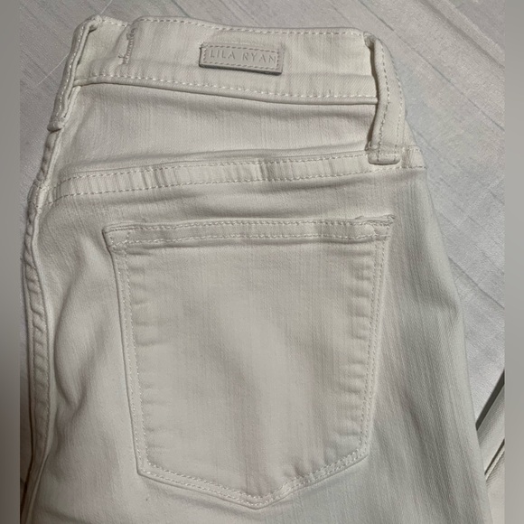 Lila Ryan White Skinny pants. Size 26. - Picture 8 of 8